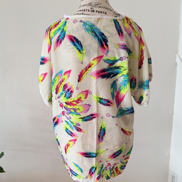 Colorful Feather Print Women's Top. Large, Good Condition - Picture 5 of 8